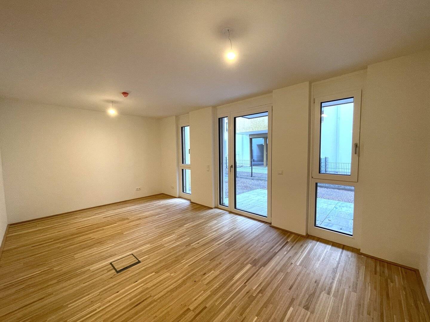 Great 1-room apartment with private garden to enjoy First occupancy in great location and commission-free