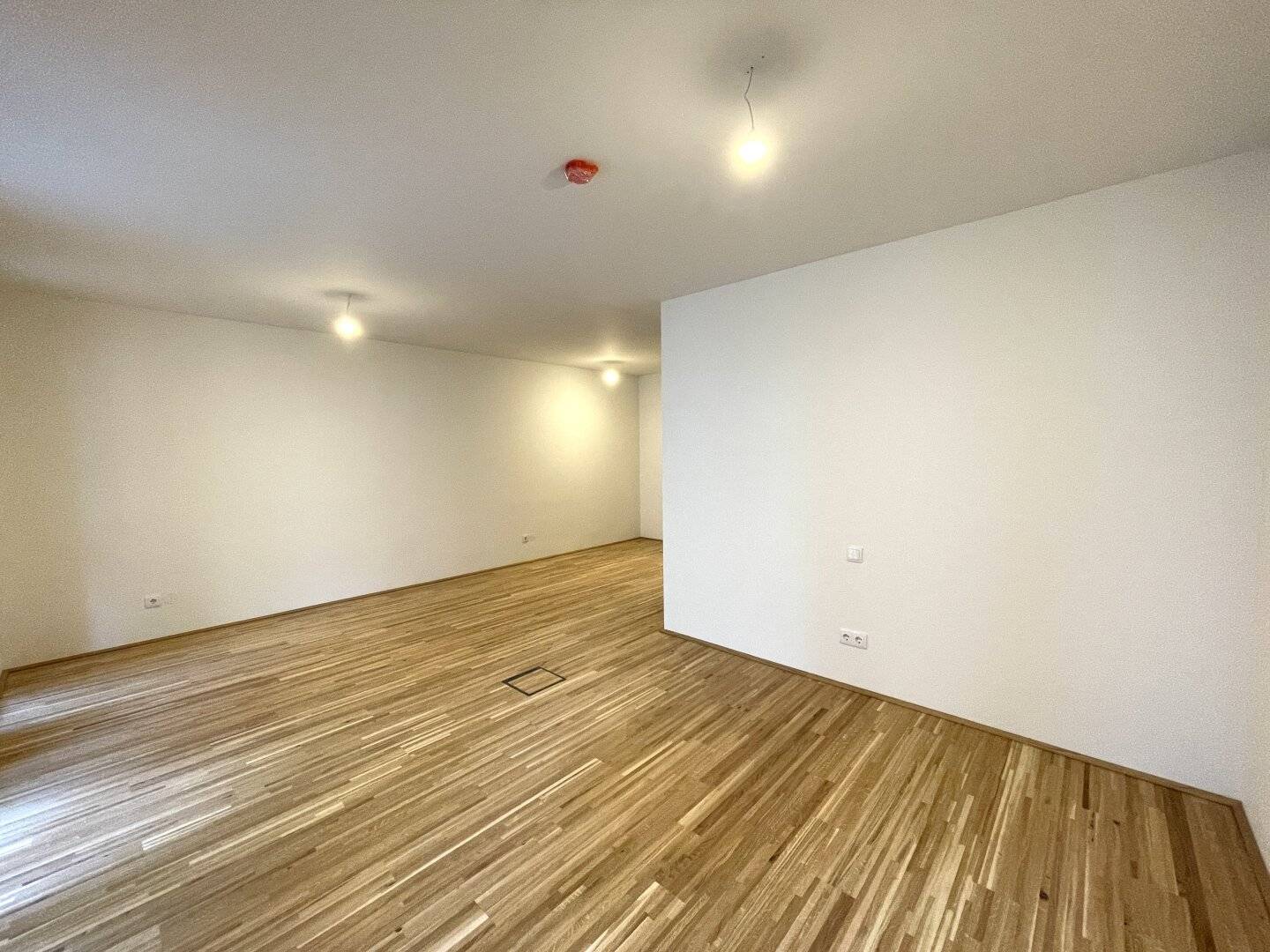 Great 1-room apartment with private garden to enjoy First occupancy in great location and commission-free