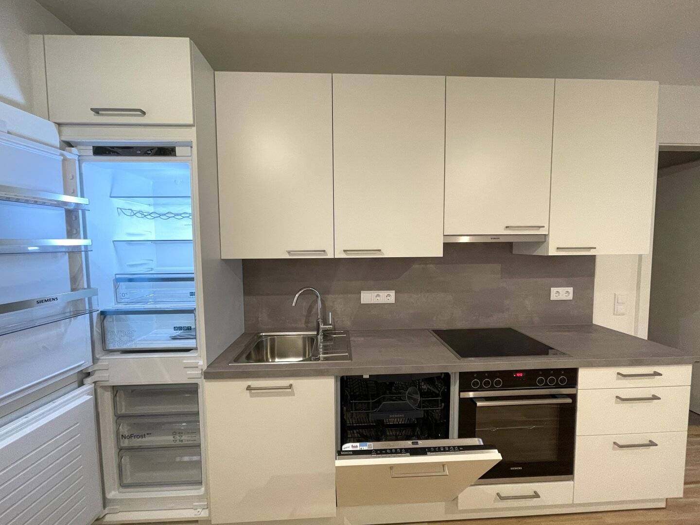 Great 1-room apartment with private garden to enjoy First occupancy in great location and commission-free