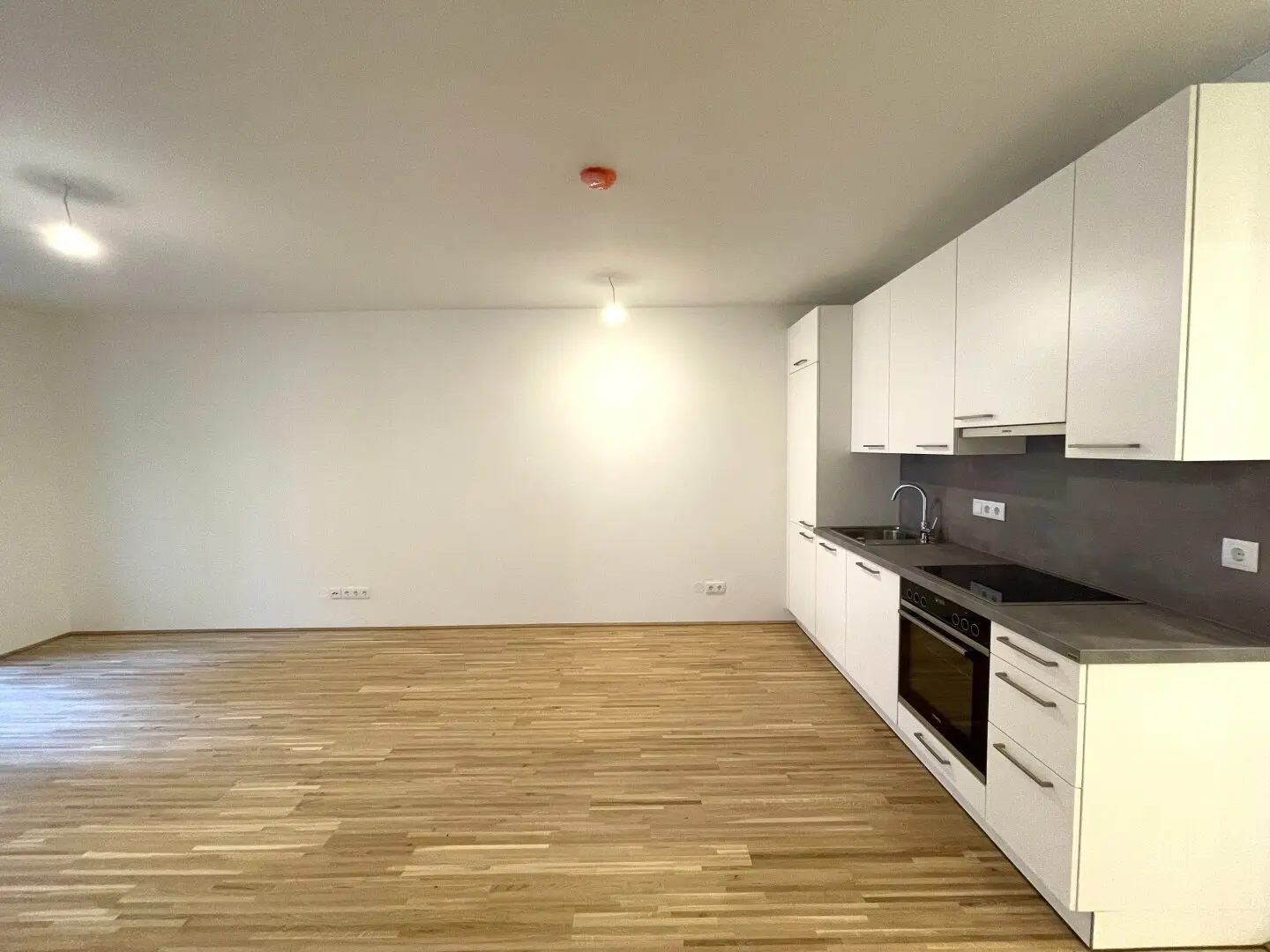 Well laid-out 2-room garden apartment in sought-after location near Kagraner Platz first occupancy and commission-free