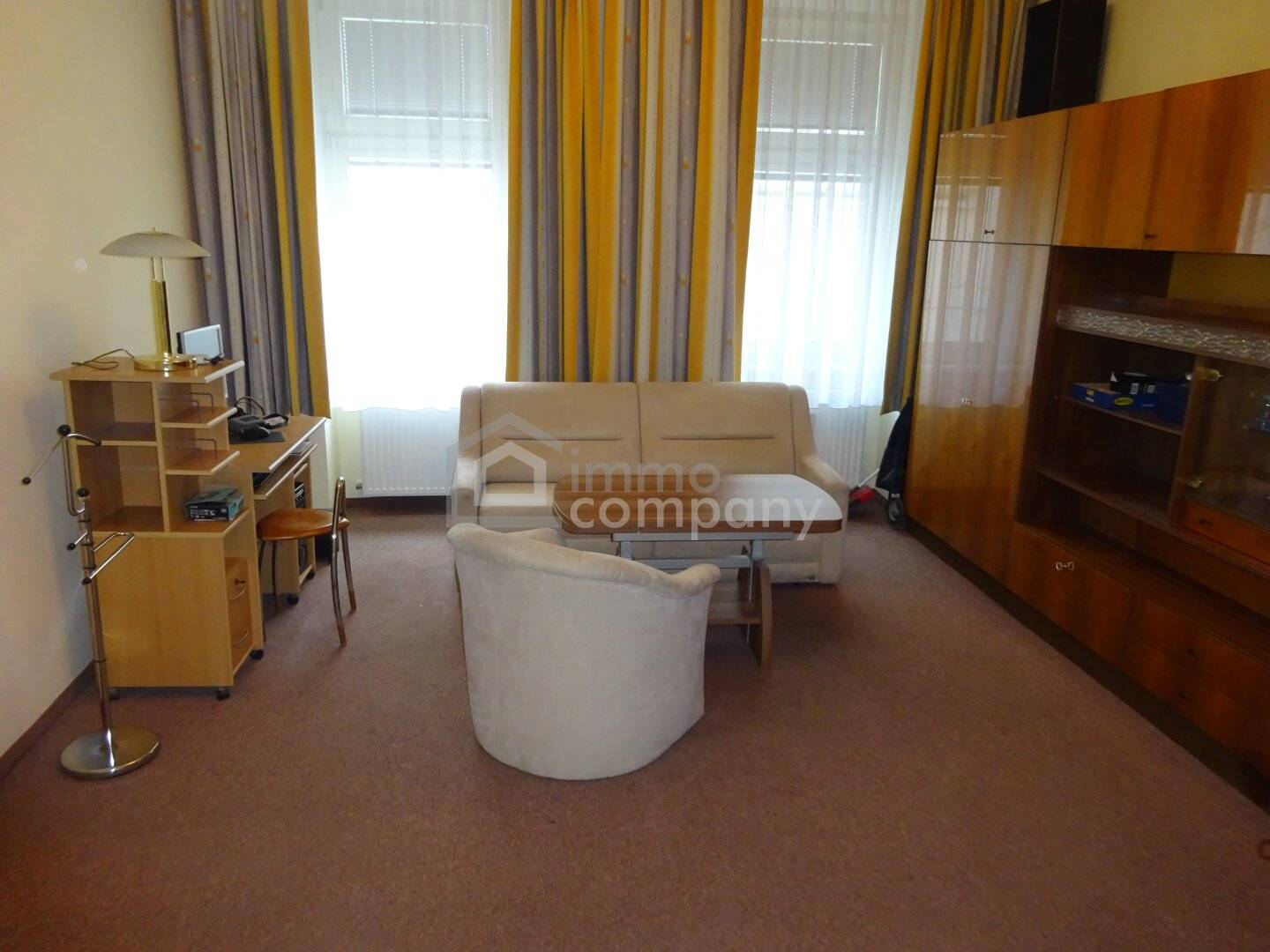 Brightly lit well maintained apartment with elevator