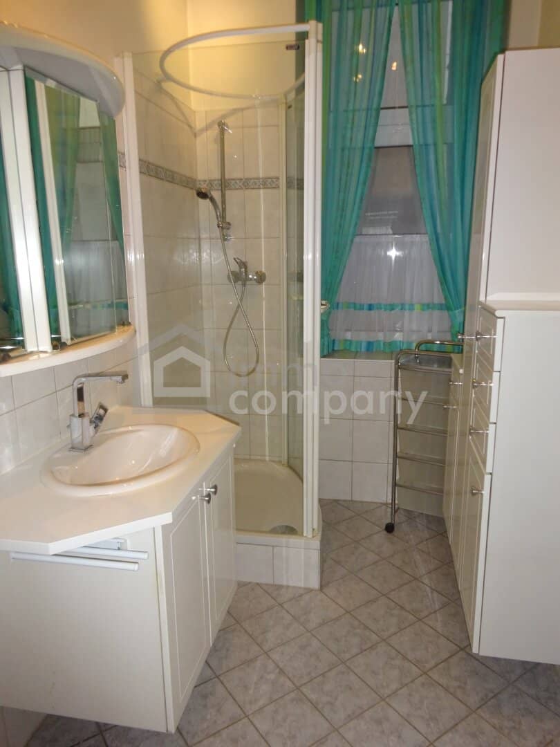 Brightly lit well maintained apartment with elevator