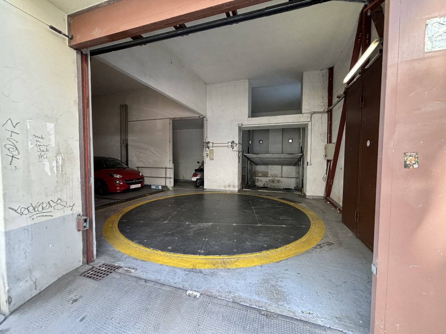 Garage parking space in the 4th district of Vienna for rent