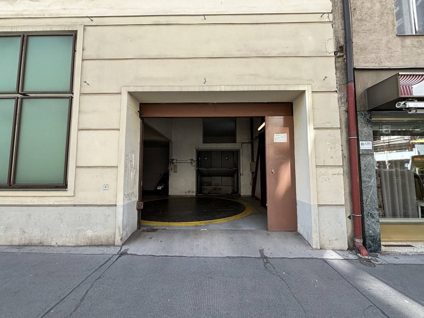 Garage parking space in the 4th district of Vienna for rent