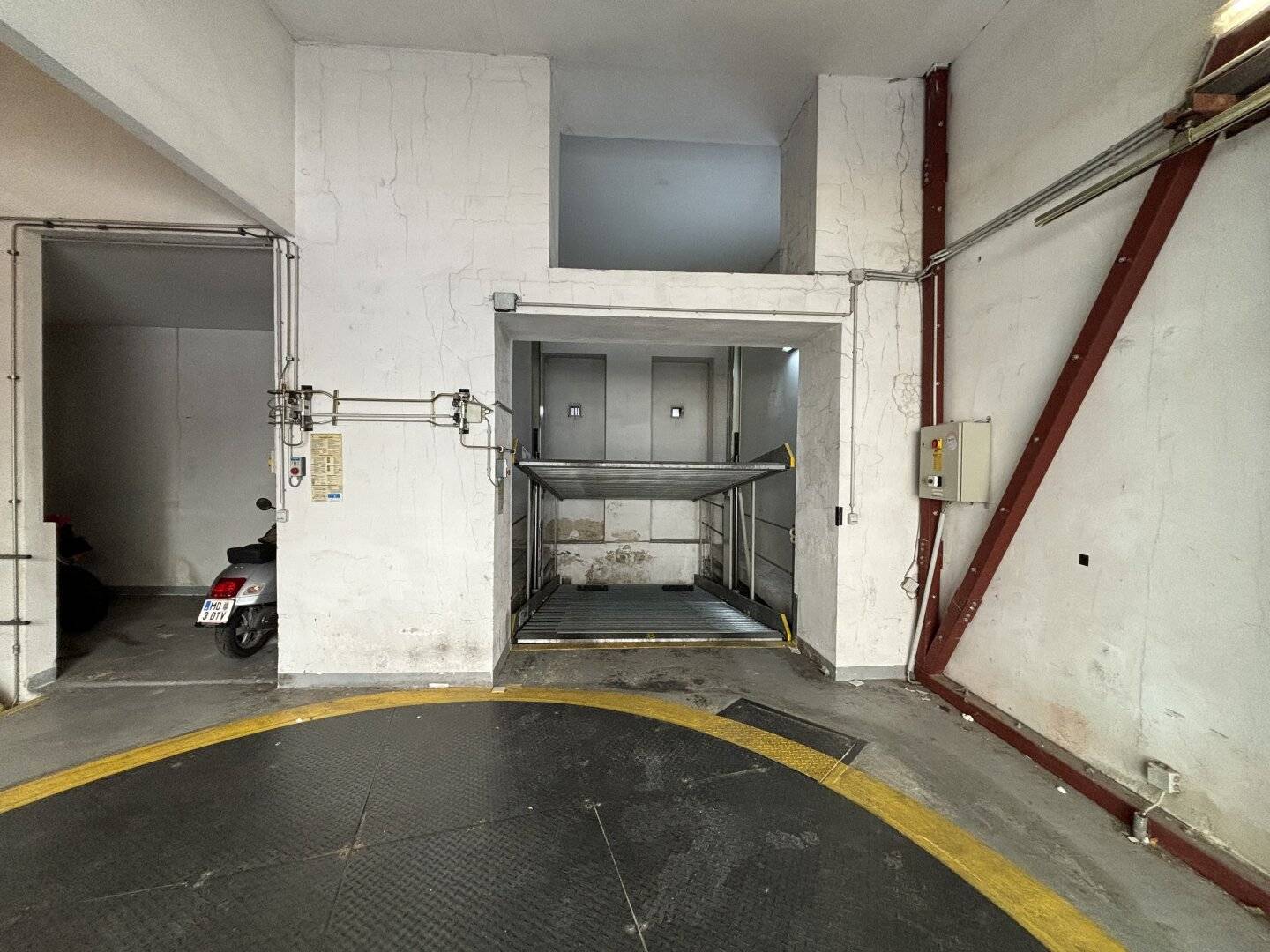 Garage parking space in the 4th district of Vienna for rent