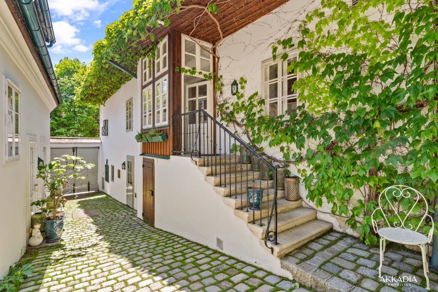 Exclusive refuge with pool and garden in an absolute quiet location