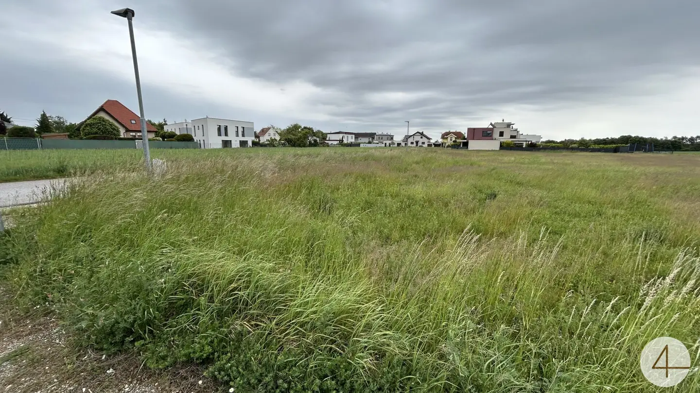 Dream plot of land in Gerasdorf bei Wien with 6 residential units possible