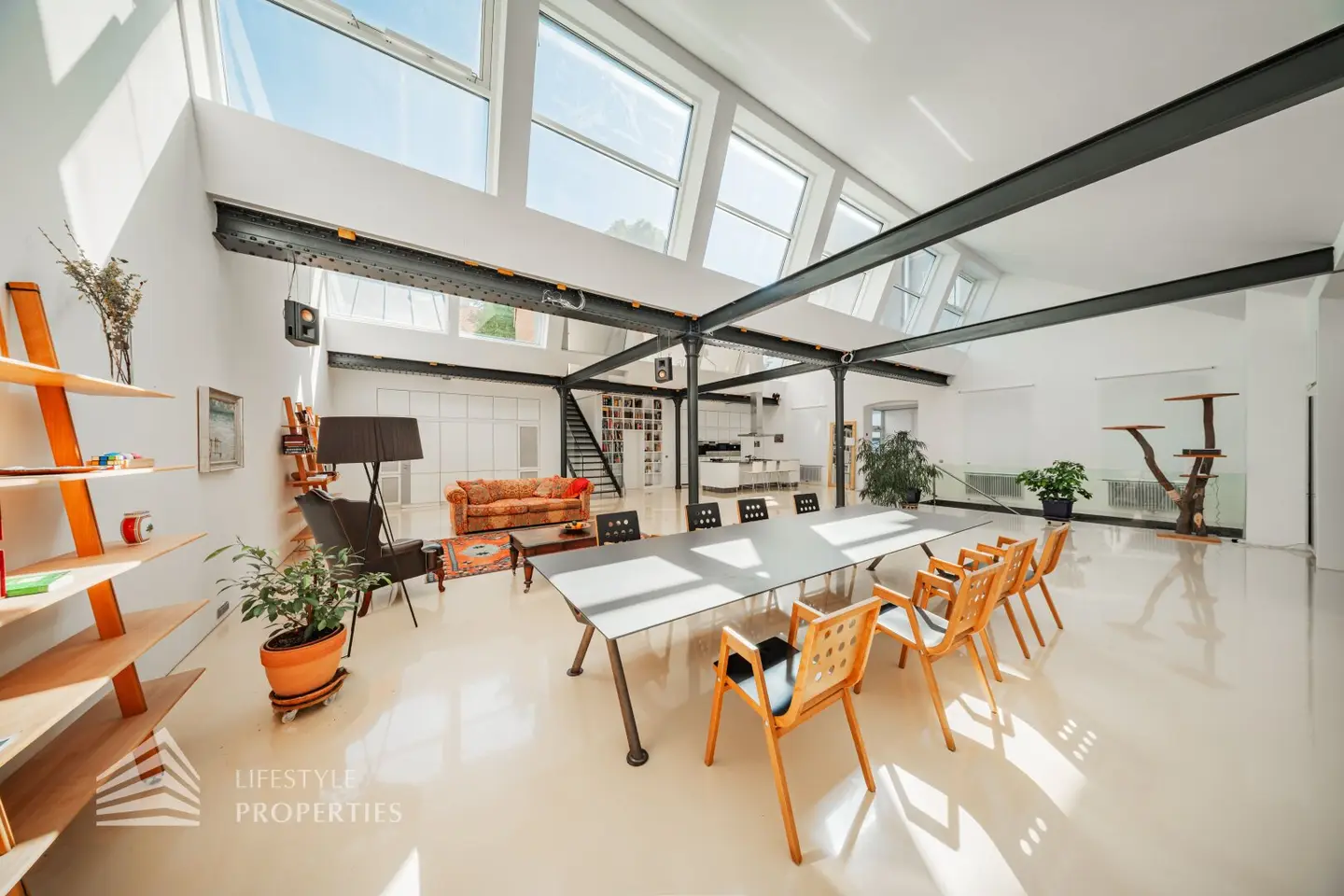 Unique 5-room loft apartment with terrace and workshop in the 6th district