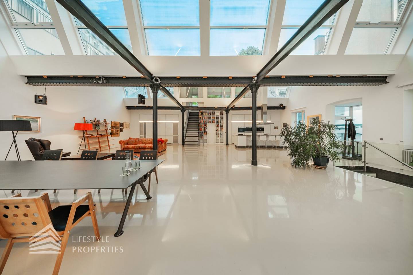 Einzigartige 5-Zimmer Loftwohnung mit Terrasse und Werkstatt im 6. Bezirk