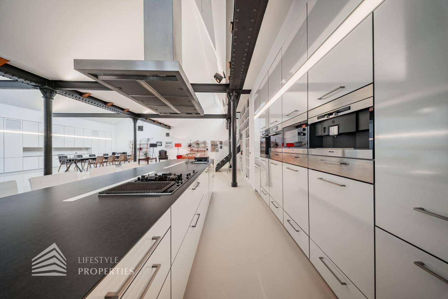 Einzigartige 5-Zimmer Loftwohnung mit Terrasse und Werkstatt im 6. Bezirk