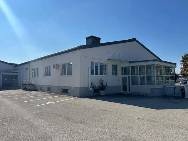 Hochwertige Büros günstig  zu vermieten  500 und  550 m² verfügbar und 280 m² in einem Extragbäude  B Widmung.
