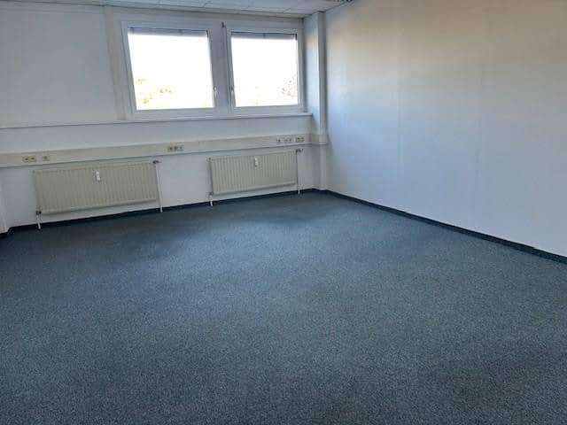 Hochwertige Büros günstig  zu vermieten  500 und  550 m² verfügbar und 280 m² in einem Extragbäude  B Widmung.