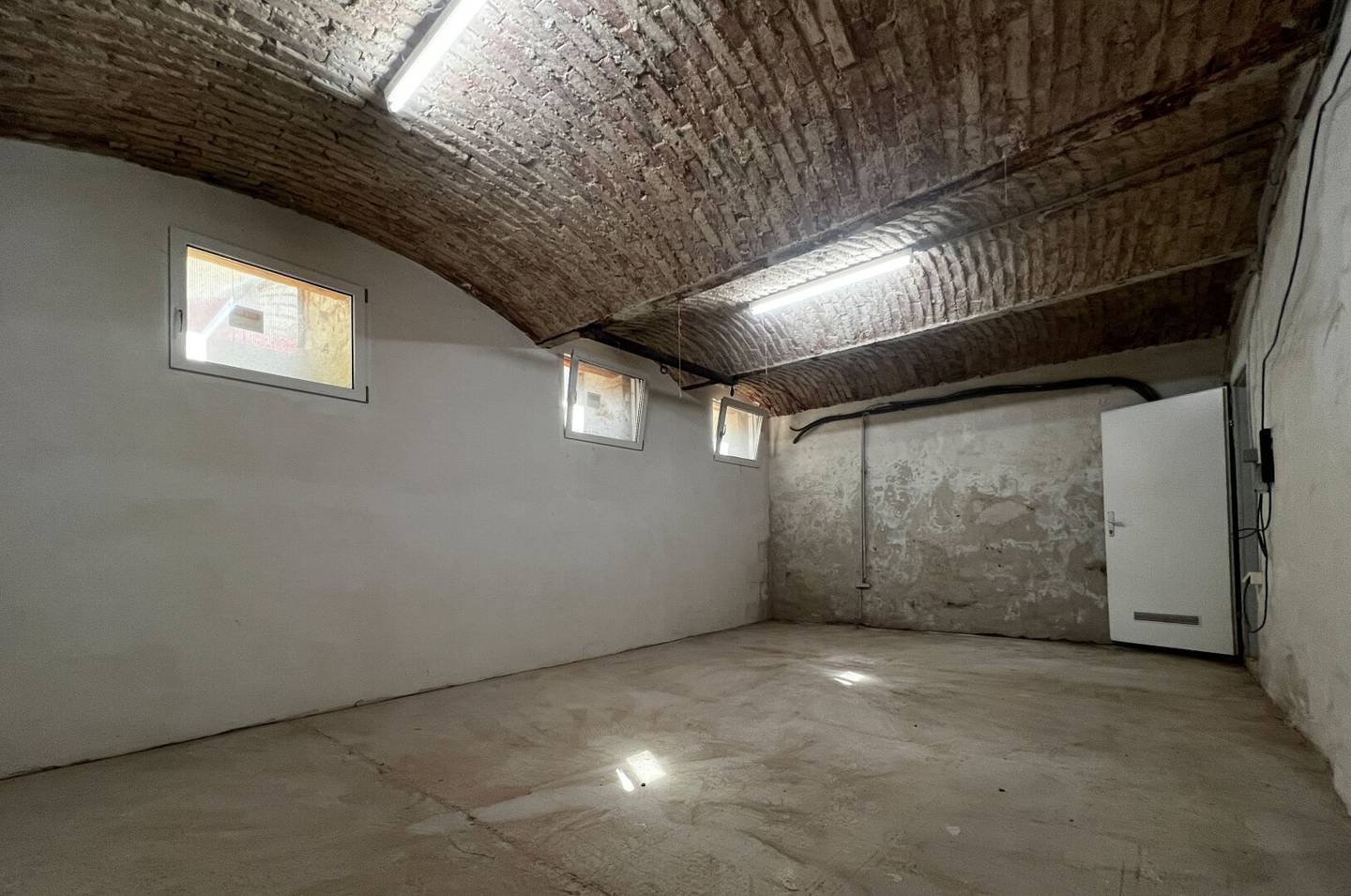 Storage, depot, archive: vaulted cellar with electricity near Hütteldorfer Straße and Meiselmarkt