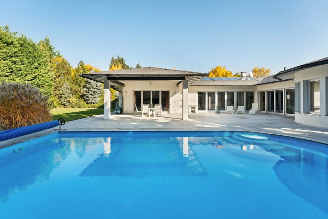 Architekten Bungalow mit Pool und Wellnessbereich
