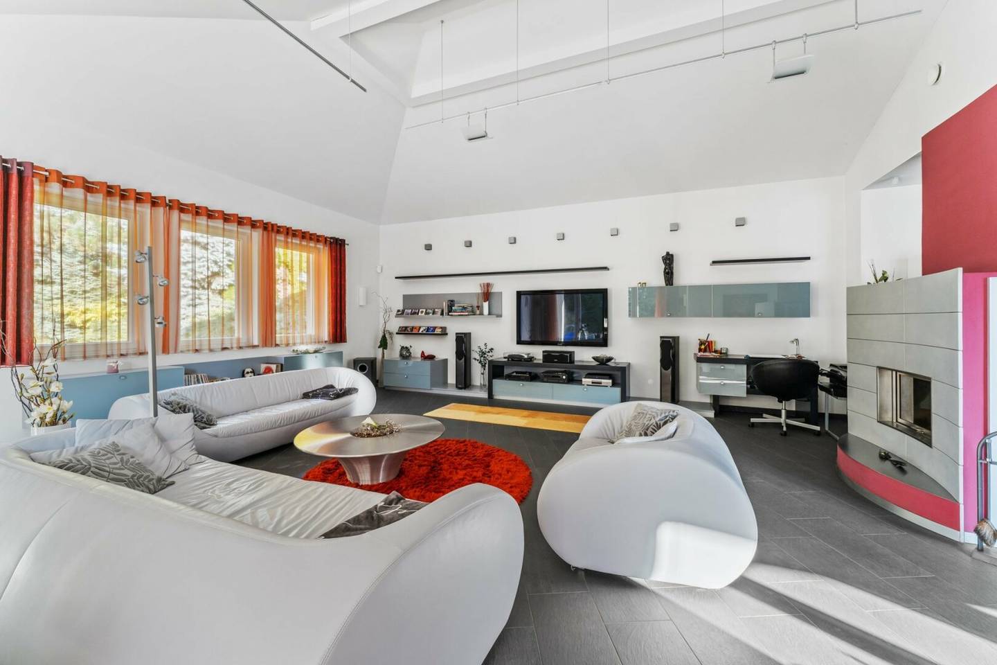 Architekten-Bungalow in Bad Fischau! Im Loftstil | Uneinsehbarer Garten | Pool und Wellnessbereich | Großzügige Garage