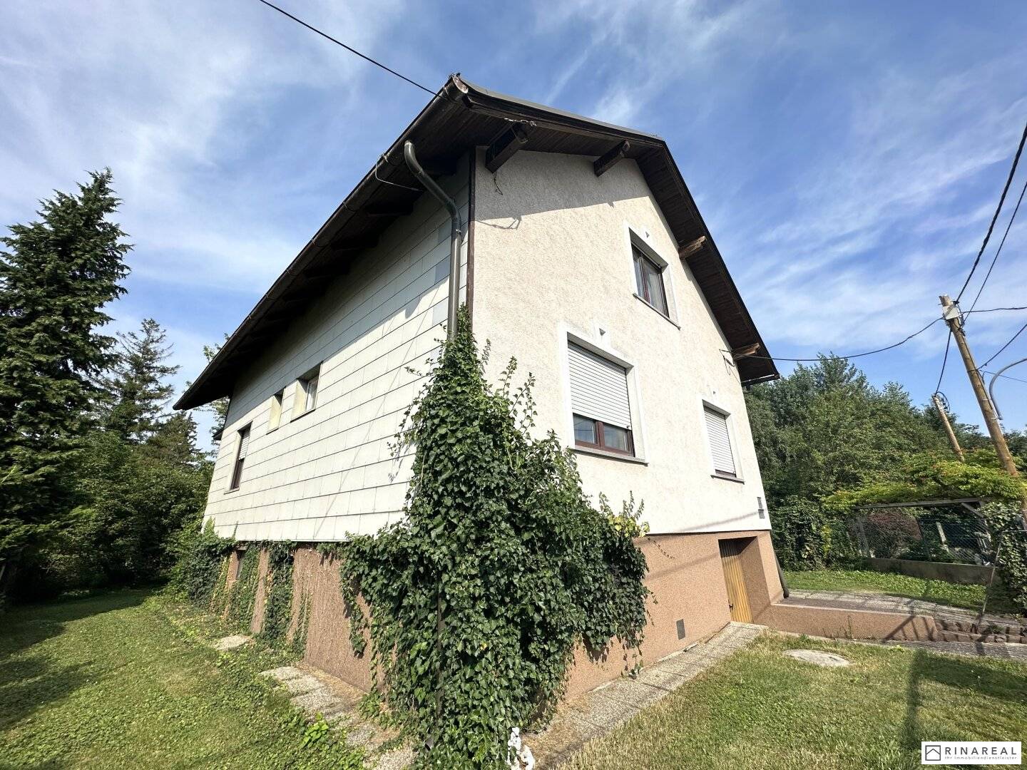 Sanierungsbedürftiges Haus mit Garten