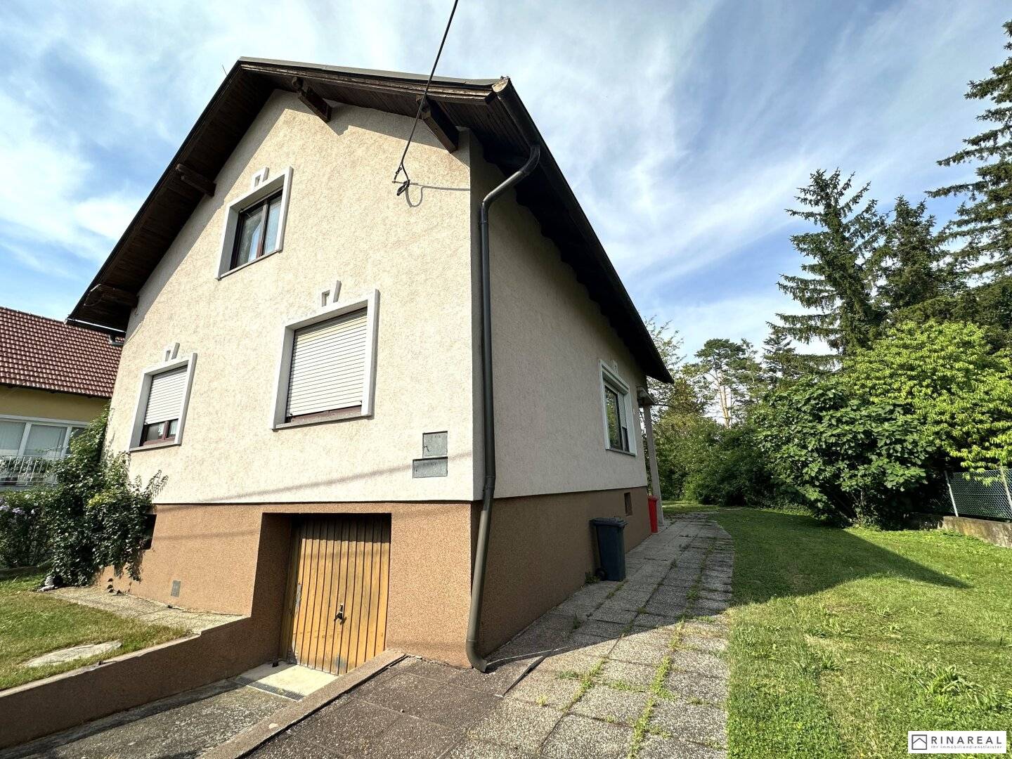 Sanierungsbedürftiges Haus mit Garten