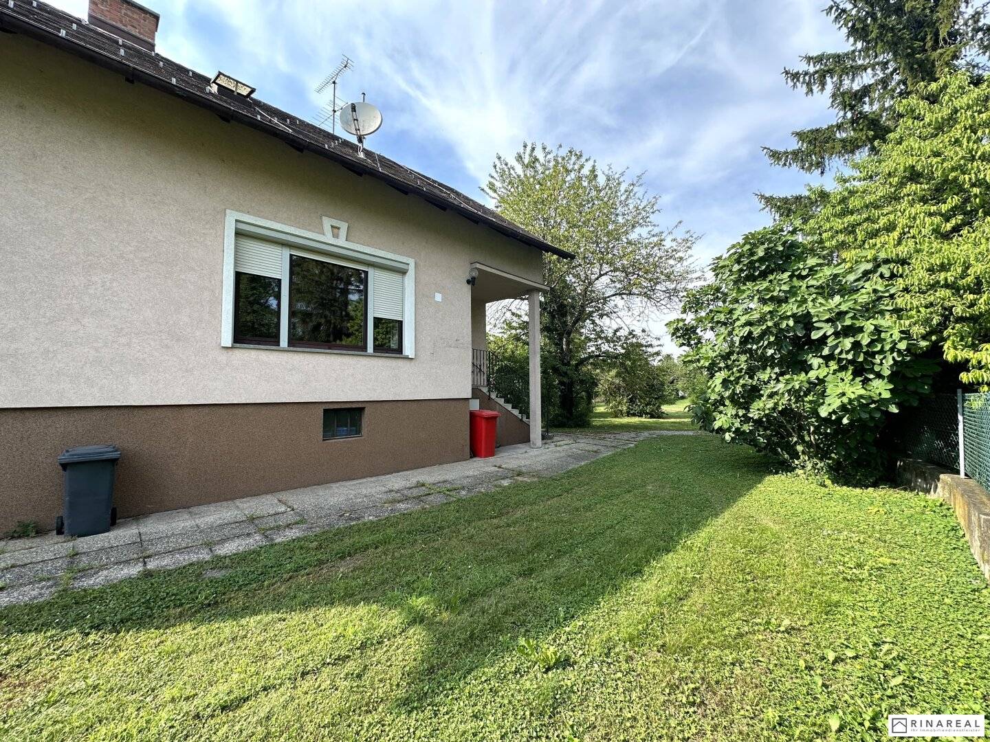 Sanierungsbedürftiges Haus mit Garten