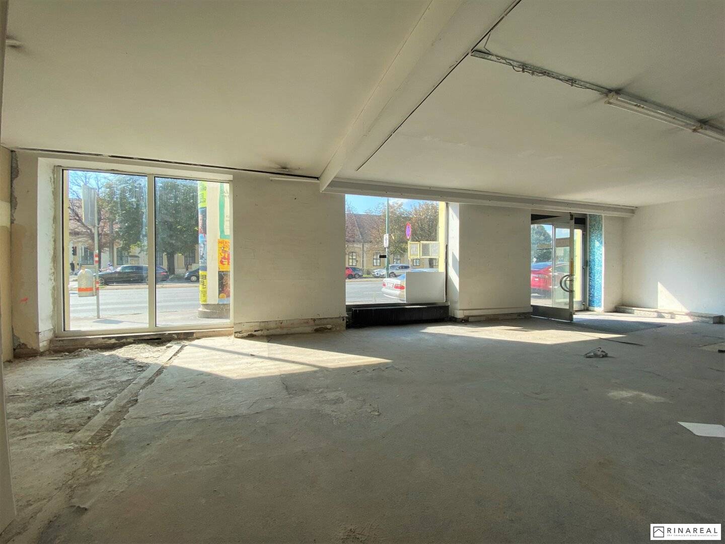 Spacious commercial premises / office / practice | unrenovated | Schönbrunner Straße Grünbergstraße