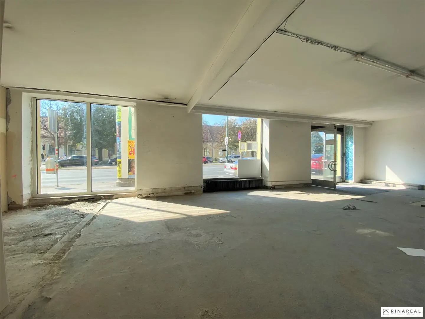 Spacious commercial premises / office / practice | unrenovated | Schönbrunner Straße Grünbergstraße