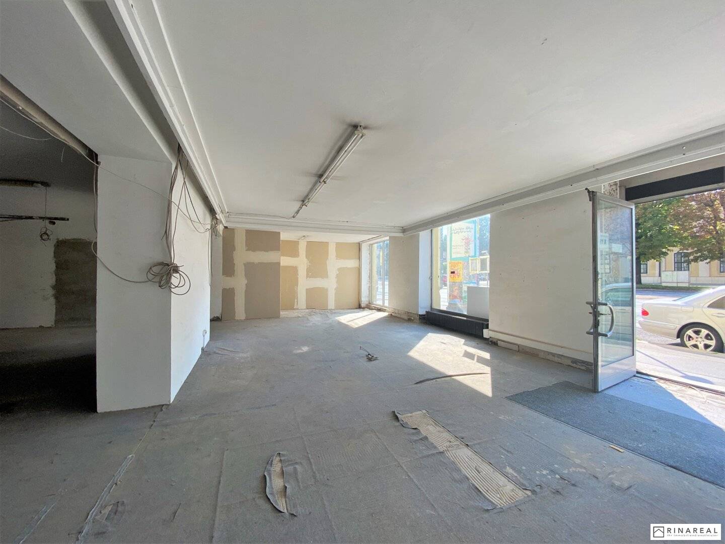Spacious commercial premises / office / practice | unrenovated | Schönbrunner Straße Grünbergstraße