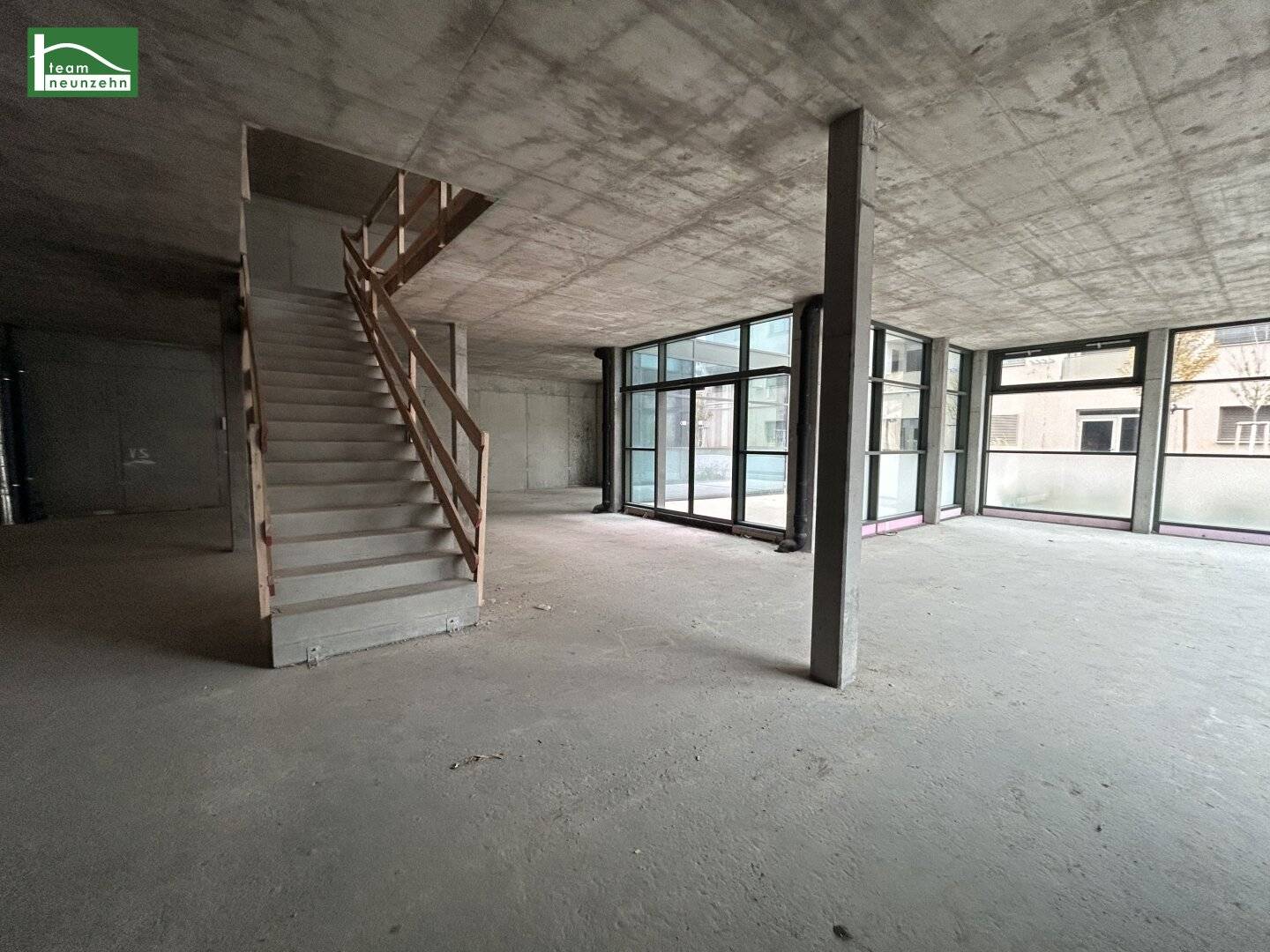 Commercial space with great potential - Office/Gastronomy/Medical practice possible - near U1