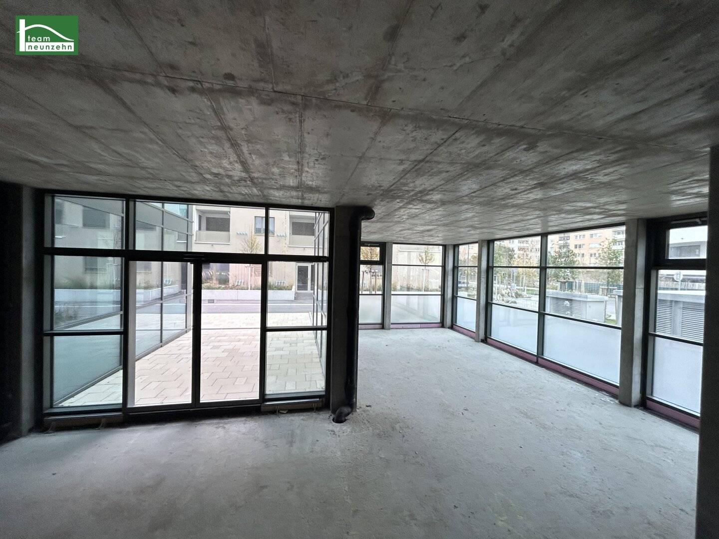 Commercial space with great potential - Office/Gastronomy/Medical practice possible - near U1