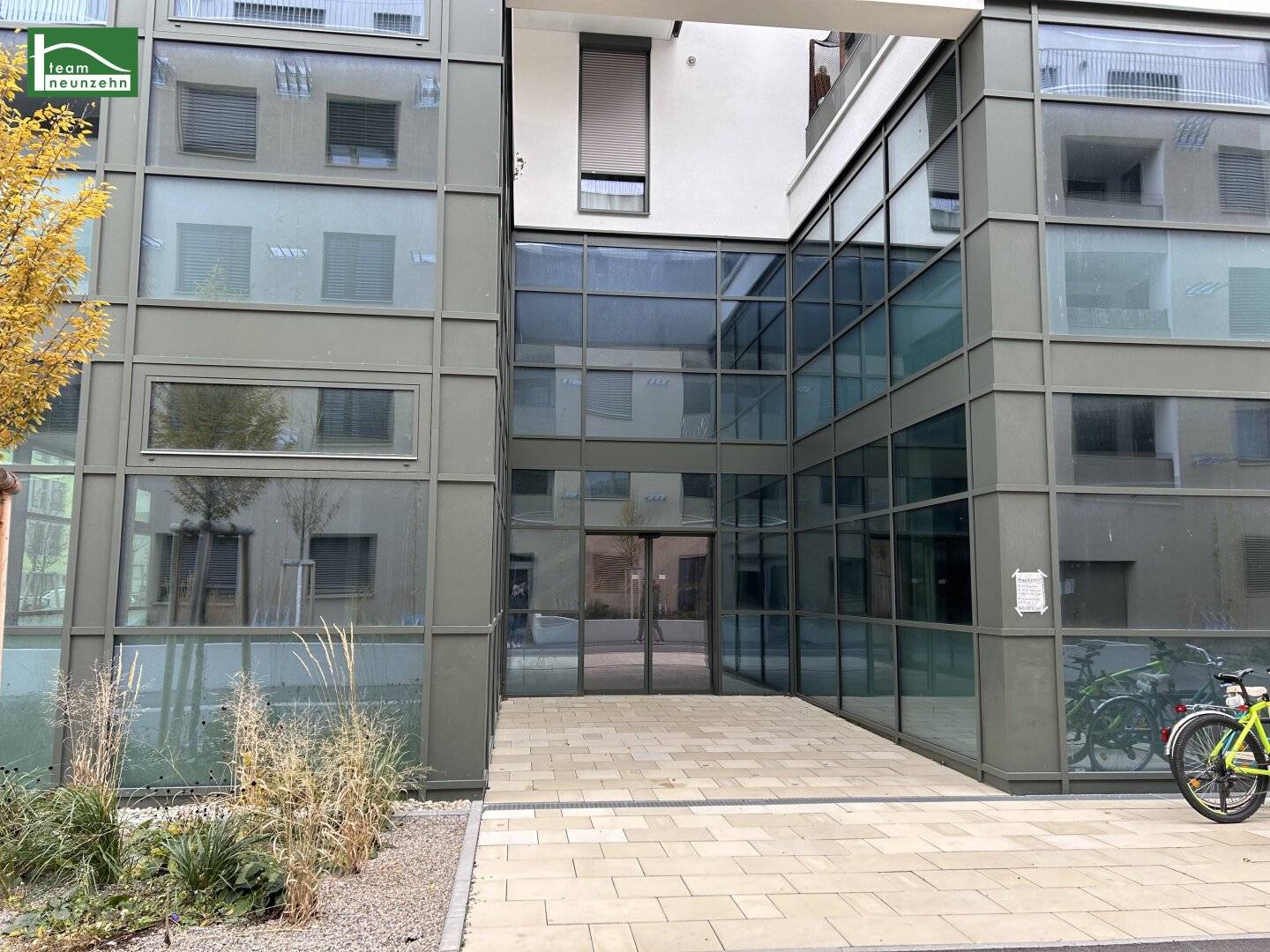 Commercial space with great potential - Office/Gastronomy/Medical practice possible - near U1