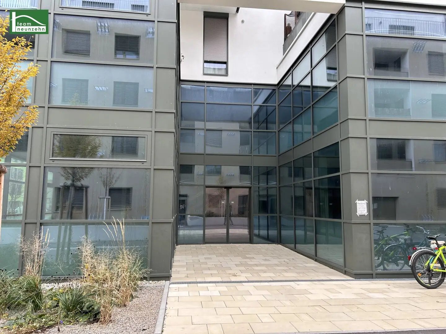 Commercial space with great potential - Office/Gastronomy/Medical practice possible - near U1