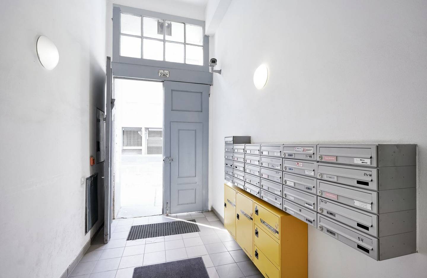 Old building apartment with loggia near downtown