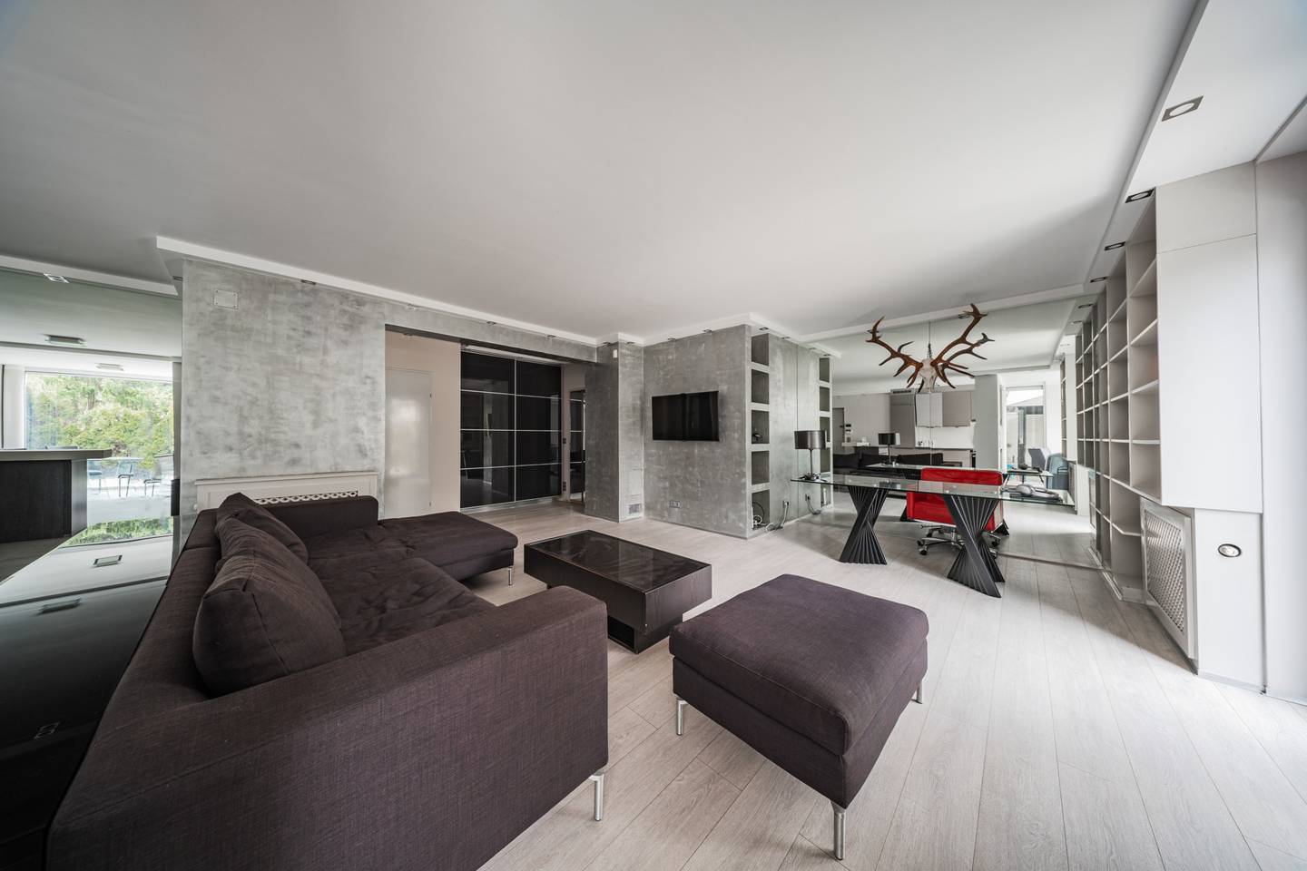 Ground floor apartment with garden and terraces
