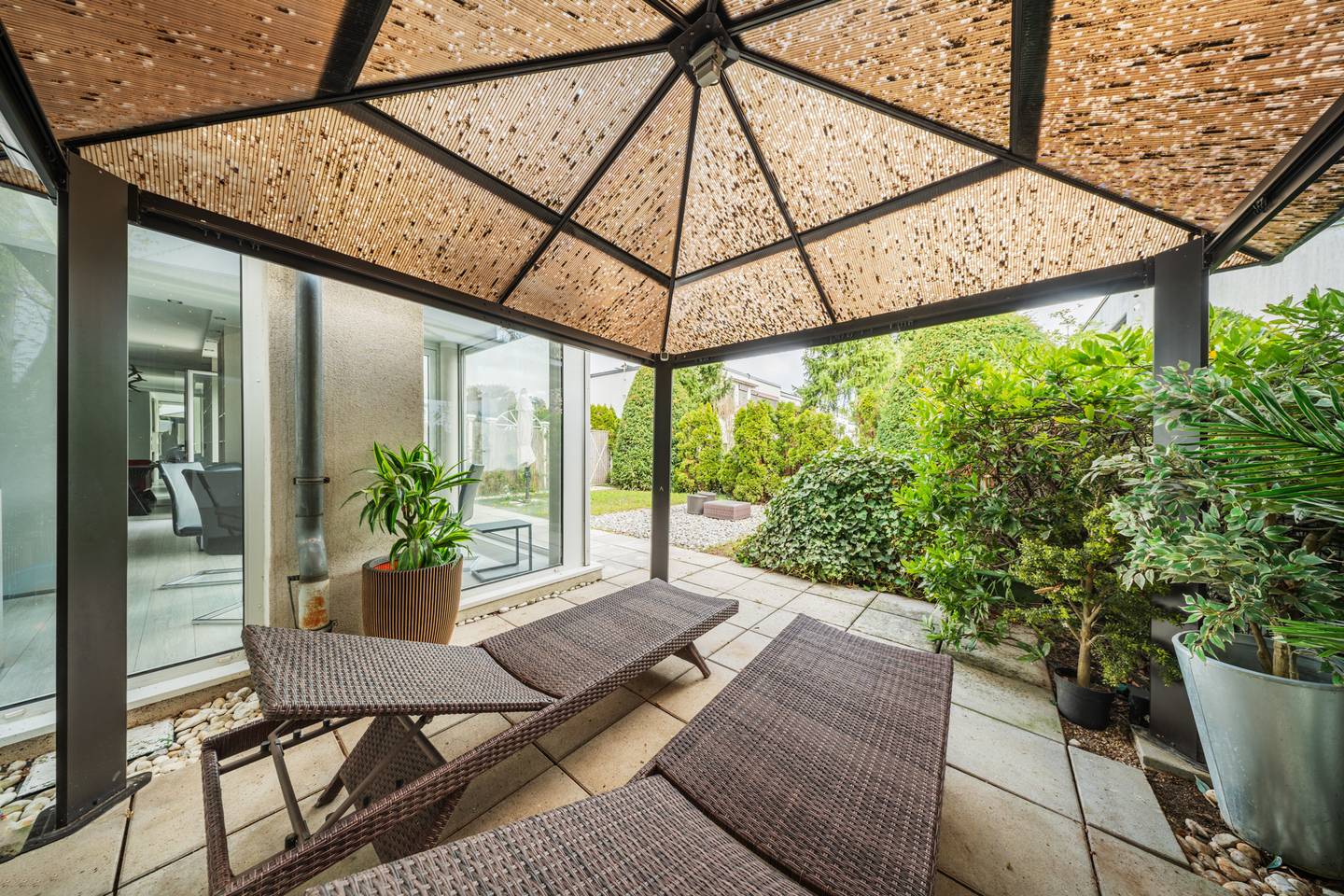 Ground floor apartment with garden and terraces