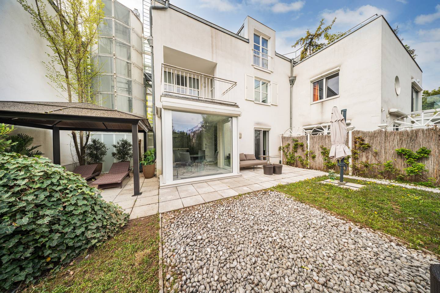 Ground floor apartment with garden and terraces