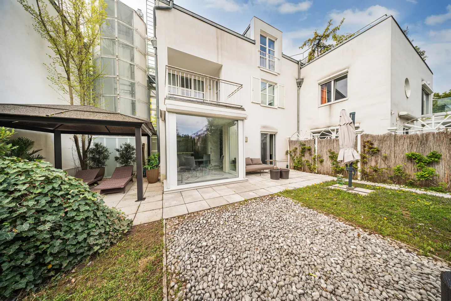 Erdgeschosswohnung mit Garten und Terrassen