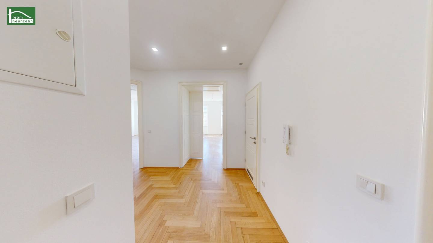 Renovated period apartment with loggia near Belvedere Palace