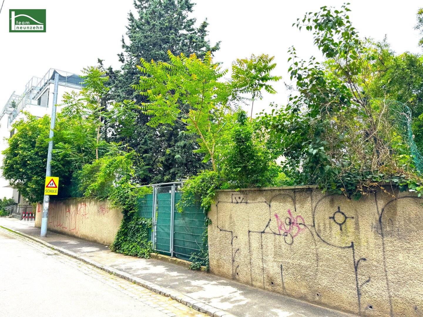 For developers! 1,750m² achievable new-build residential usable area in very good location!