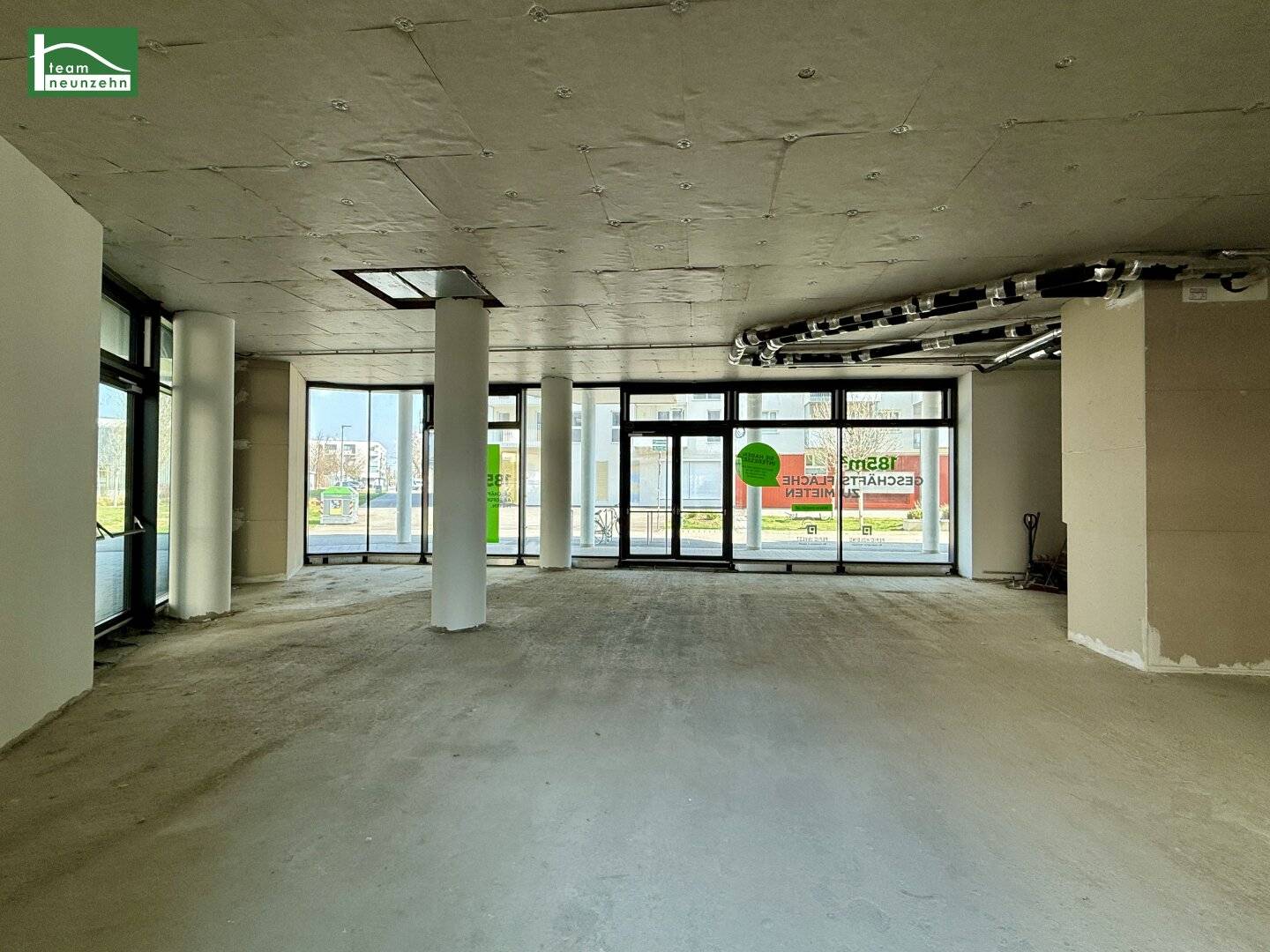 Start now: Your new commercial space in 1210 Vienna - Versatile usage concepts possible!