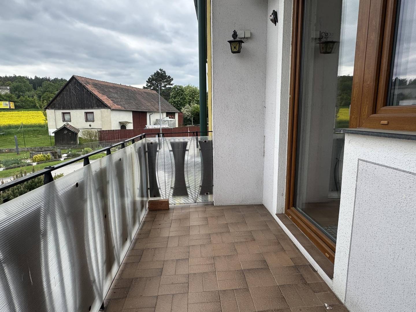 Einfamilienhaus in Hötzelsdorf mit 5 Zimmern, Balkon und Nebengebäuden