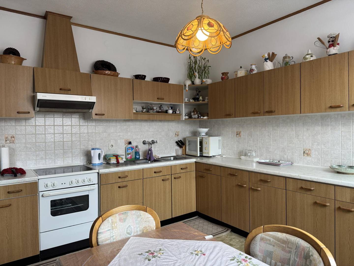Einfamilienhaus in Hötzelsdorf mit 5 Zimmern, Balkon und Nebengebäuden