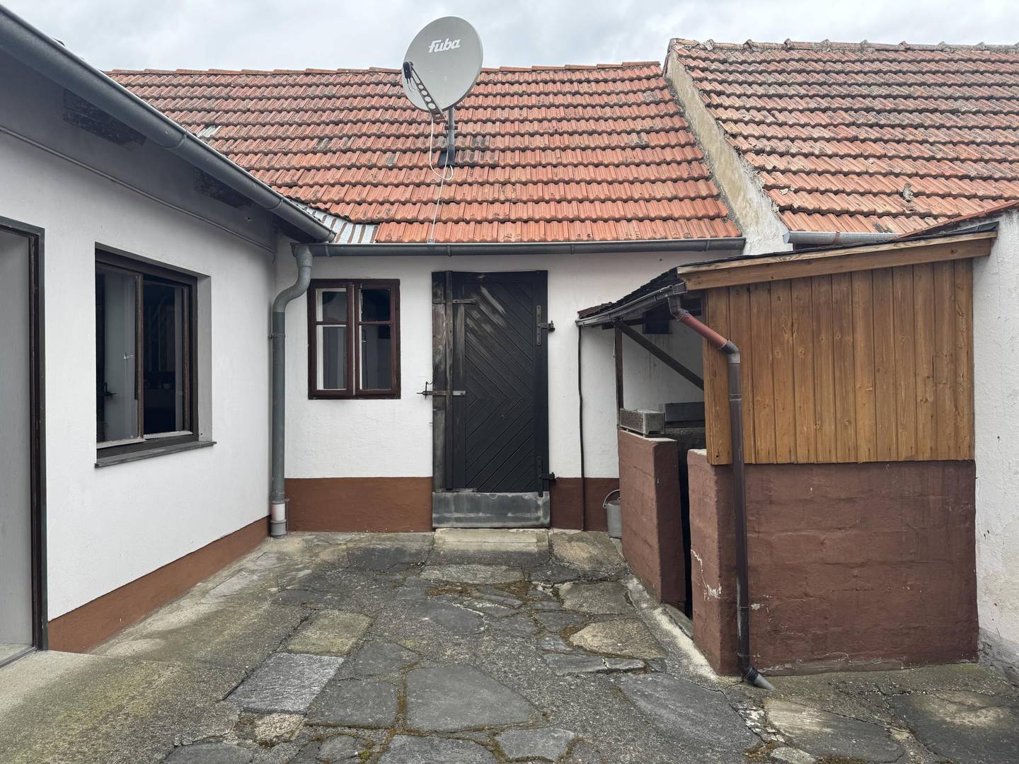 Einfamilienhaus in Hötzelsdorf mit 5 Zimmern, Balkon und Nebengebäuden