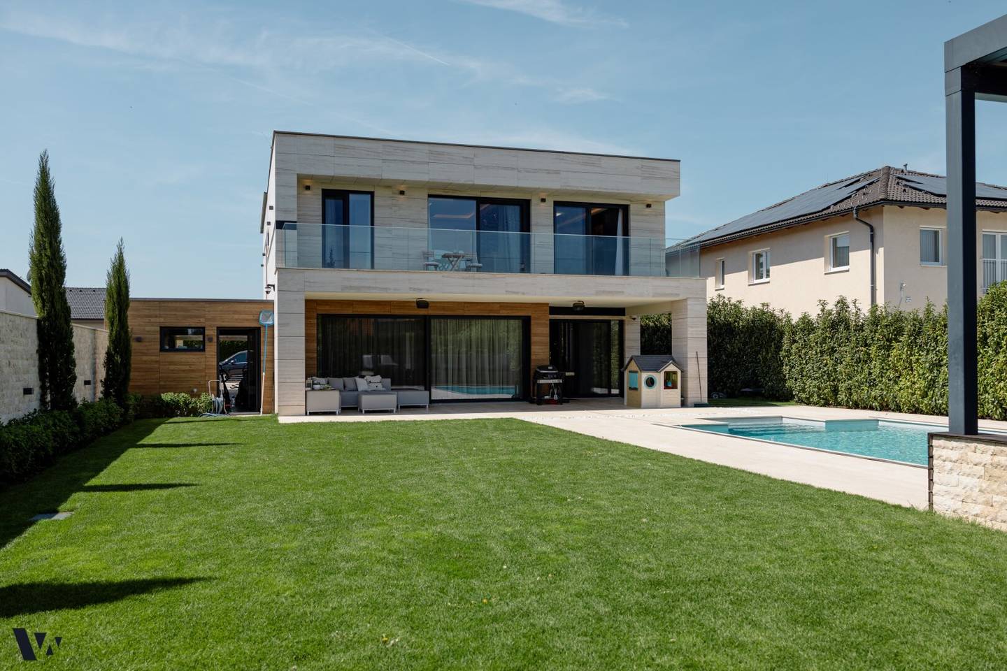 DER PURE LUXUS | DESIGNERVILLA MIT GARTEN & BEHEIZTEM POOL | VIDEO-PRÄSENTATION