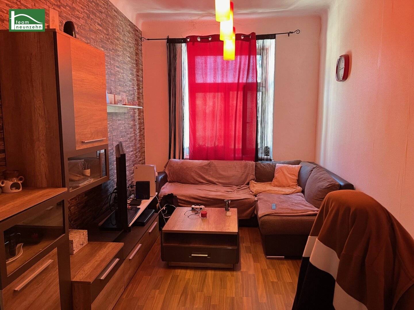 INVESTMENT FOR INVESTORS! OLD BUILDING APARTMENT IN TOP LOCATION! NEAR AKH AND SUBWAY! USED APARTMENT - PERMANENTLY RENTED.