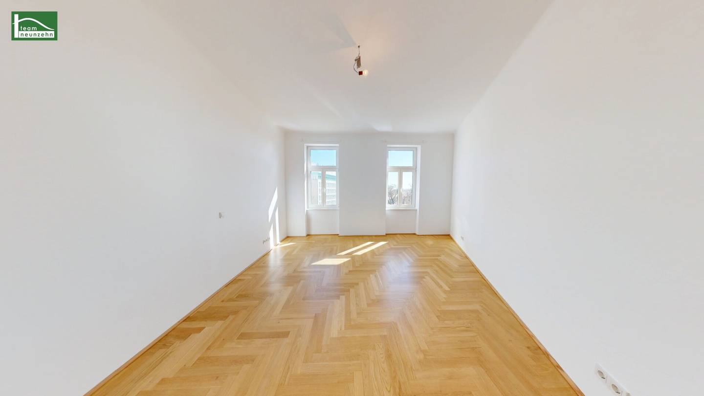 Renovated Altbau apartment with loggia near Schloss Belvedere