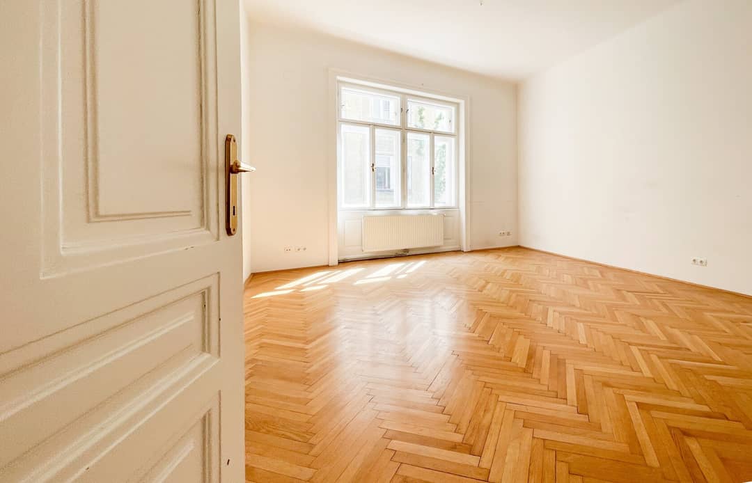 Altbauwohnung hofseitig Balkon mit neuer Küche