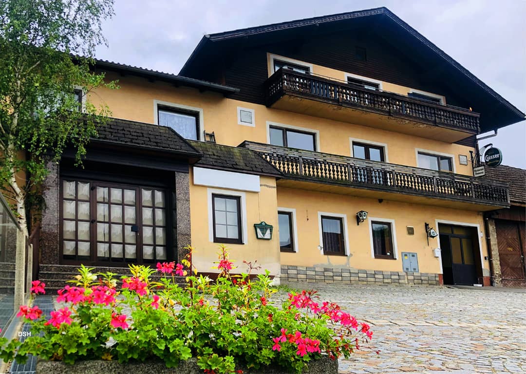ANLAGEOBJEKT :Fremdenzimmer - 2Gastro-Objekte 
teilw. ganzj. Vermietung ca. 5,6% 
mit ca. 1,8ha Landwirt/Forst
NÖ Waldviertel Nord