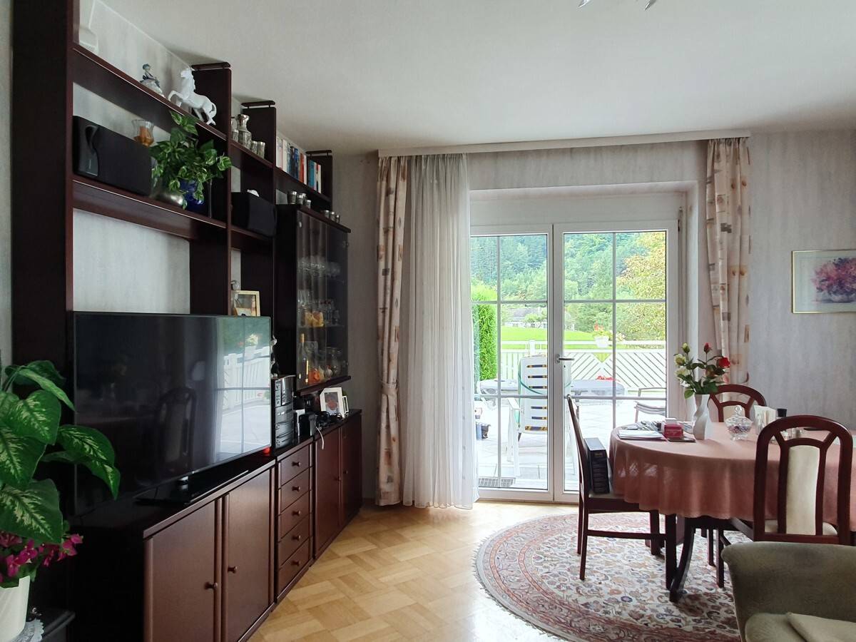 Zweifamilienwohnhaus mit Wohnrecht in idyllischer Einzellage des Alpenvorlandes