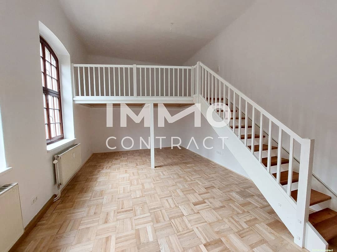 Apartment with gallery and bright historic rooms