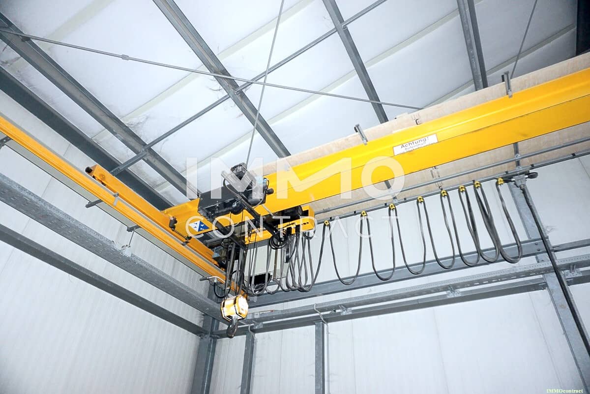 Loft apartment with heated storage hall and 6 m ceiling height