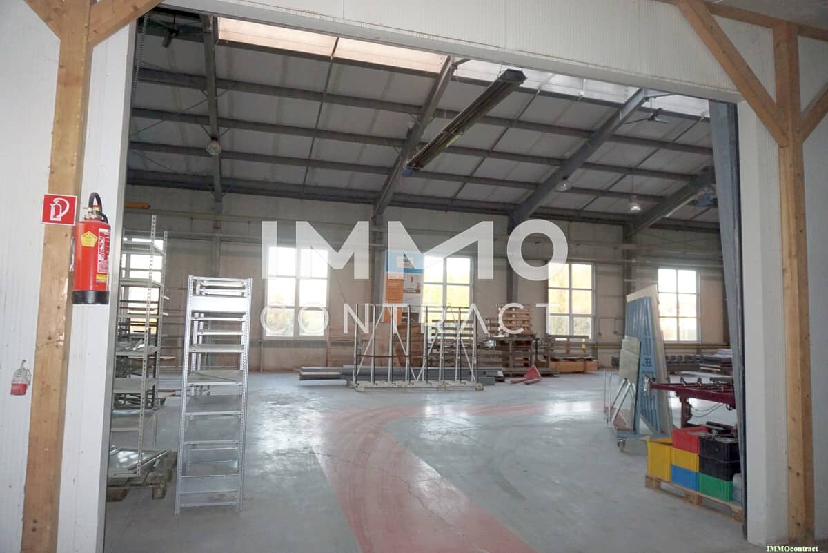 Loft apartment with heated storage hall and 6 m ceiling height