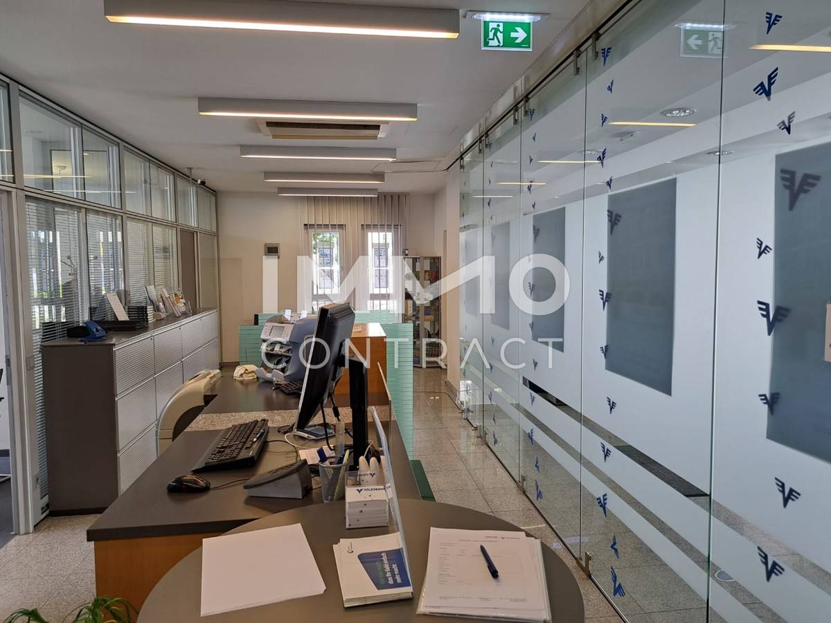 Apartment Central Location Climate Controlled Furnished outbreak? no this is wrong